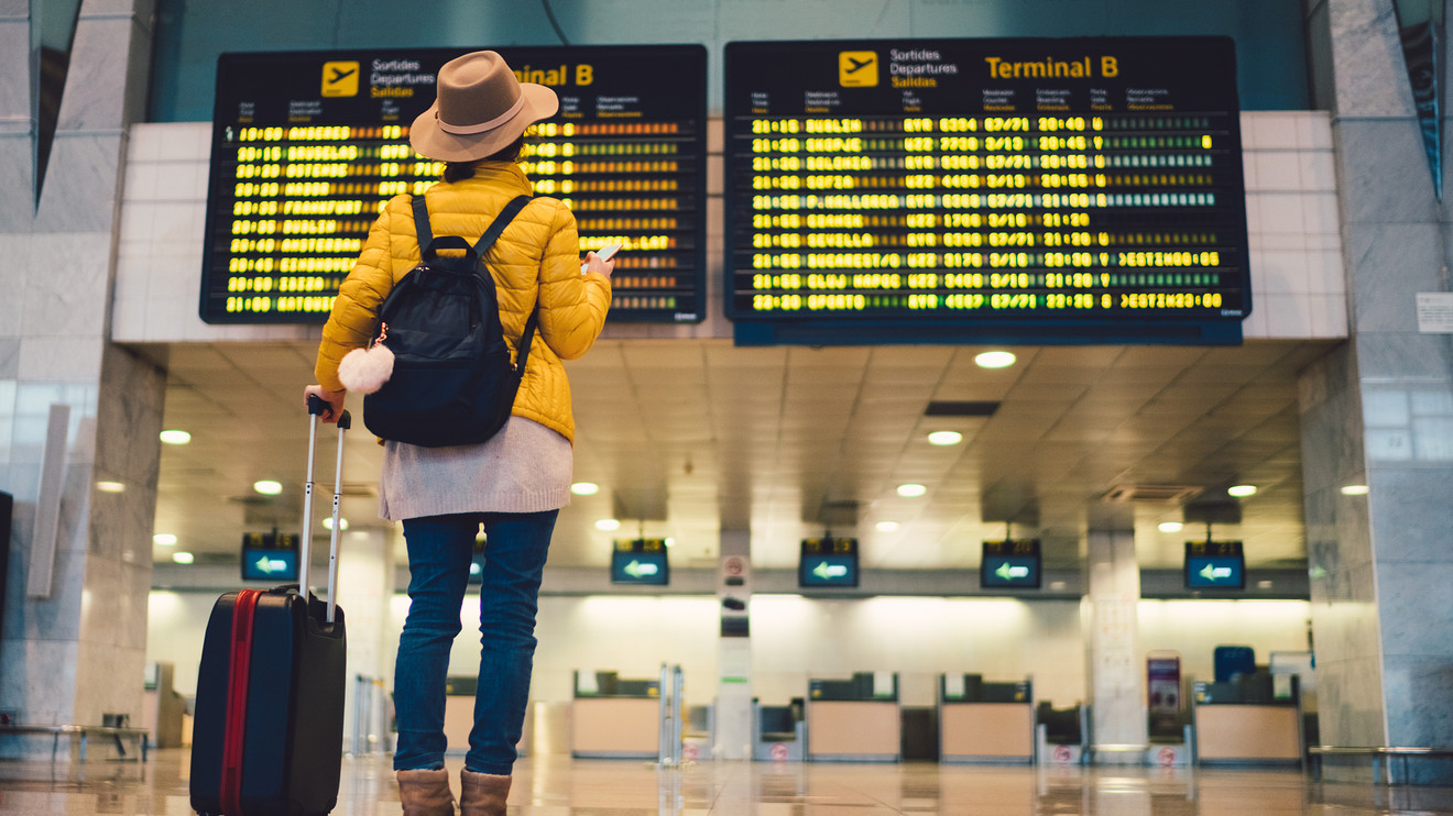 U.S. Customs computer outage causing major delays at airports nationwide