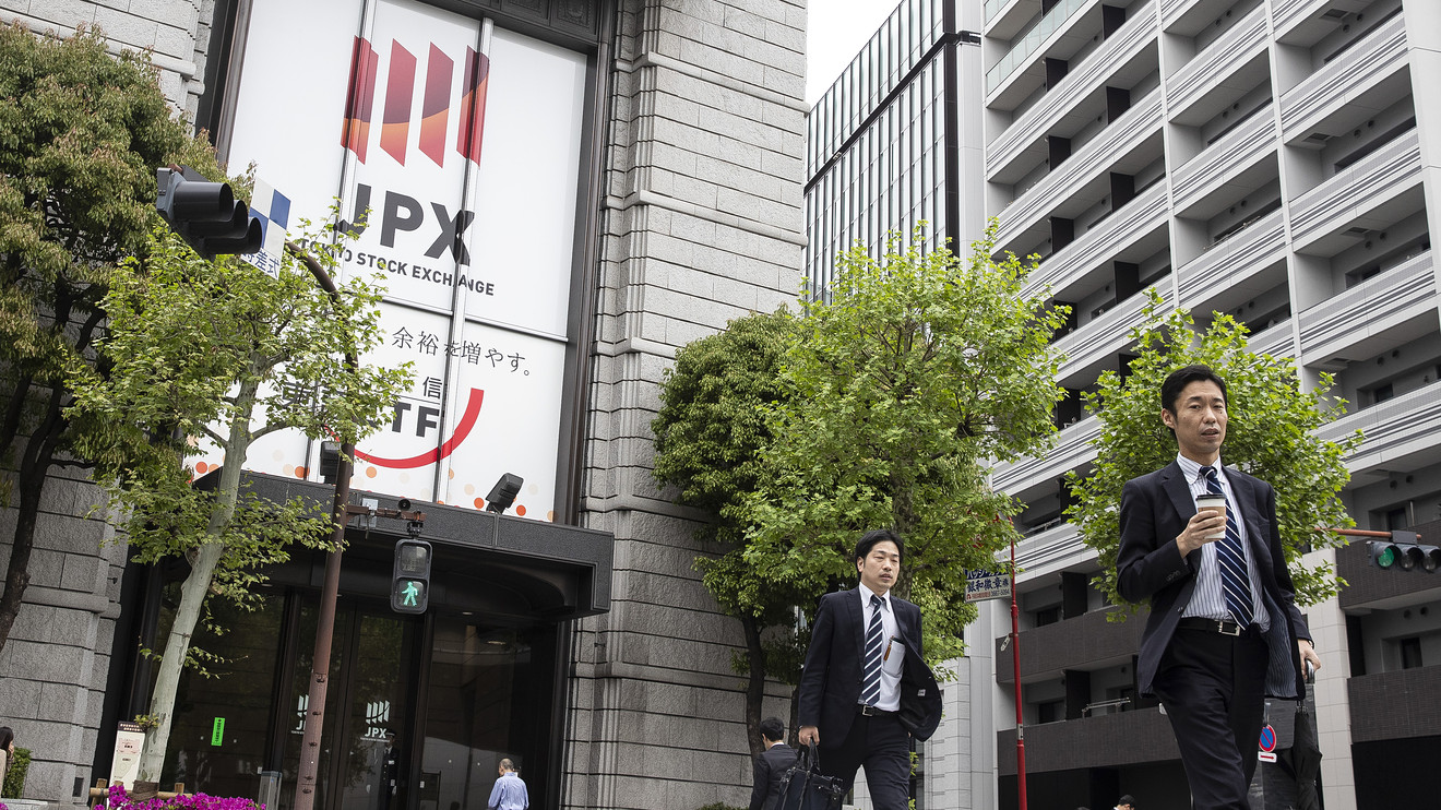 Asian markets retreat on global recession fears